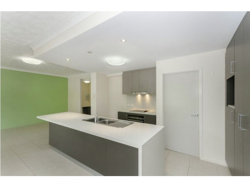 2/11 Crauford Street, West End QLD 4810