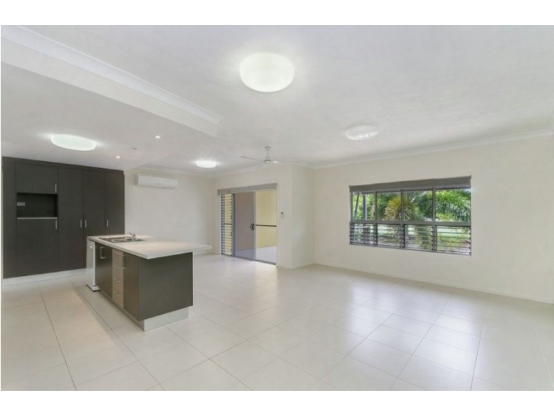 2/11 Crauford Street, West End QLD 4810