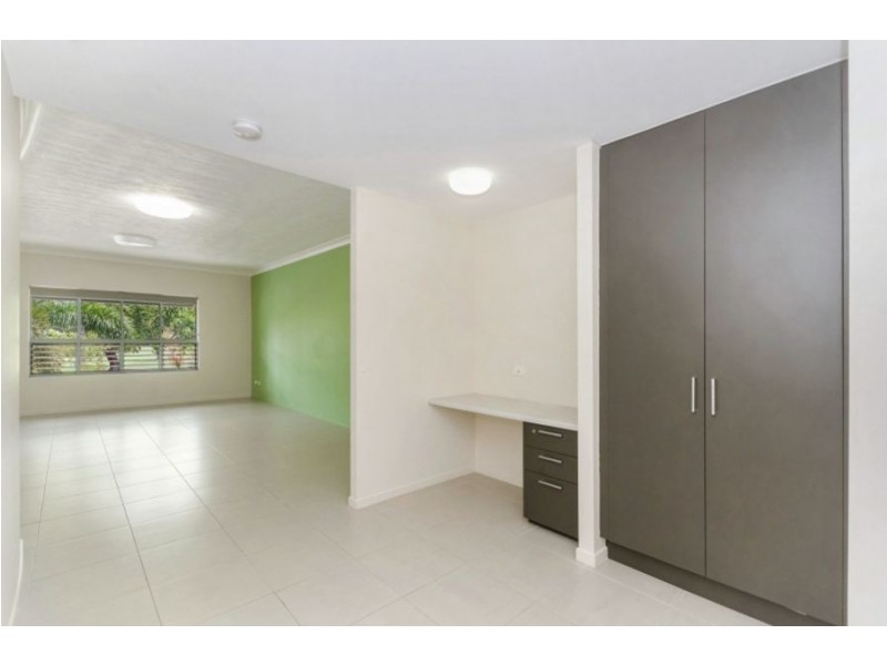 2/11 Crauford Street, West End QLD 4810