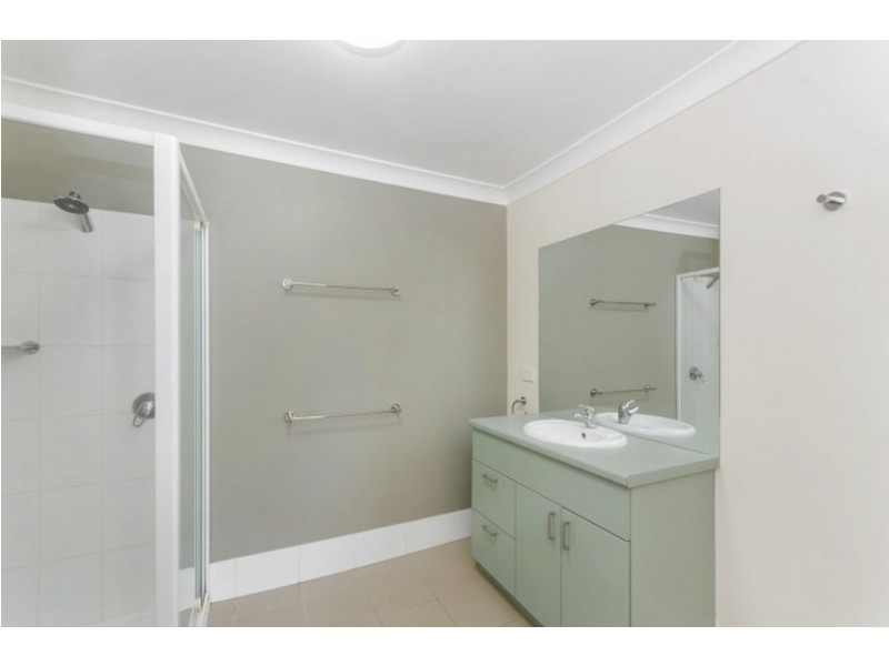 2/11 Crauford Street, West End QLD 4810