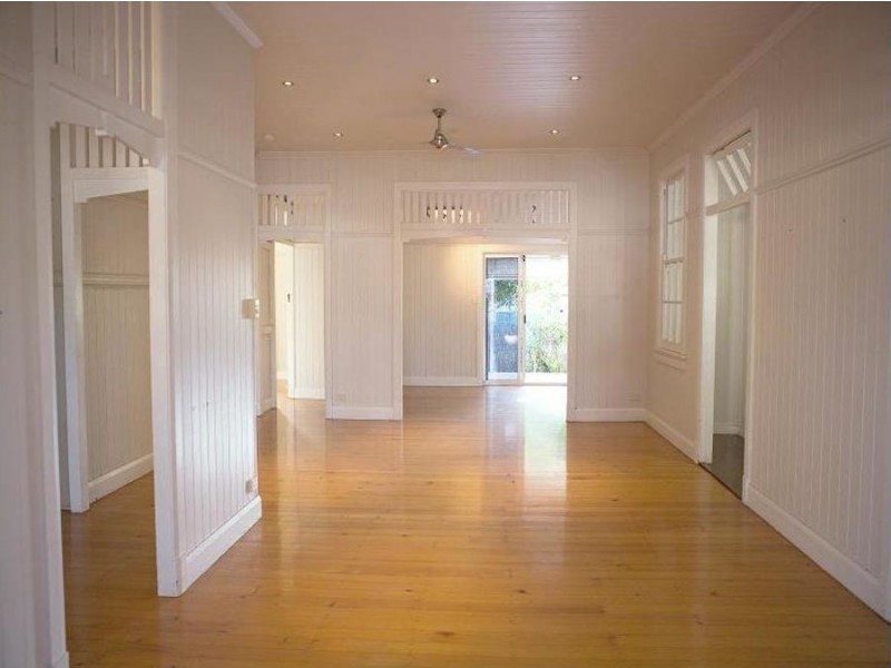 2 Tenth Avenue, Railway Estate QLD 4810