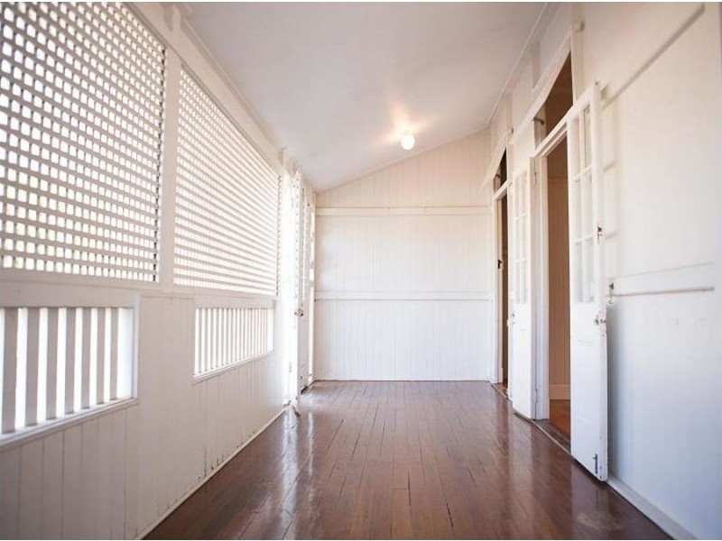 2 Tenth Avenue, Railway Estate QLD 4810