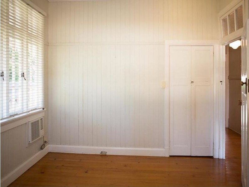 2 Tenth Avenue, Railway Estate QLD 4810