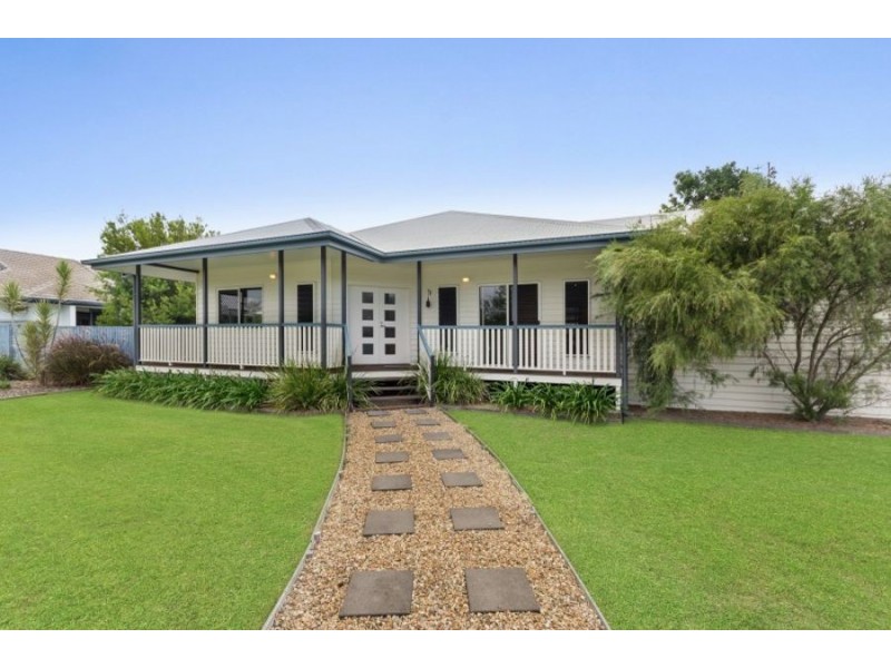 22 Donostia Crescent, Bushland Beach QLD 4818