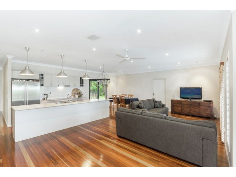 22 Donostia Crescent, Bushland Beach QLD 4818