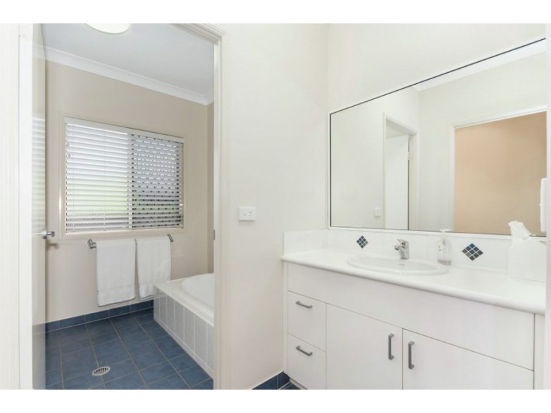 22 Donostia Crescent, Bushland Beach QLD 4818