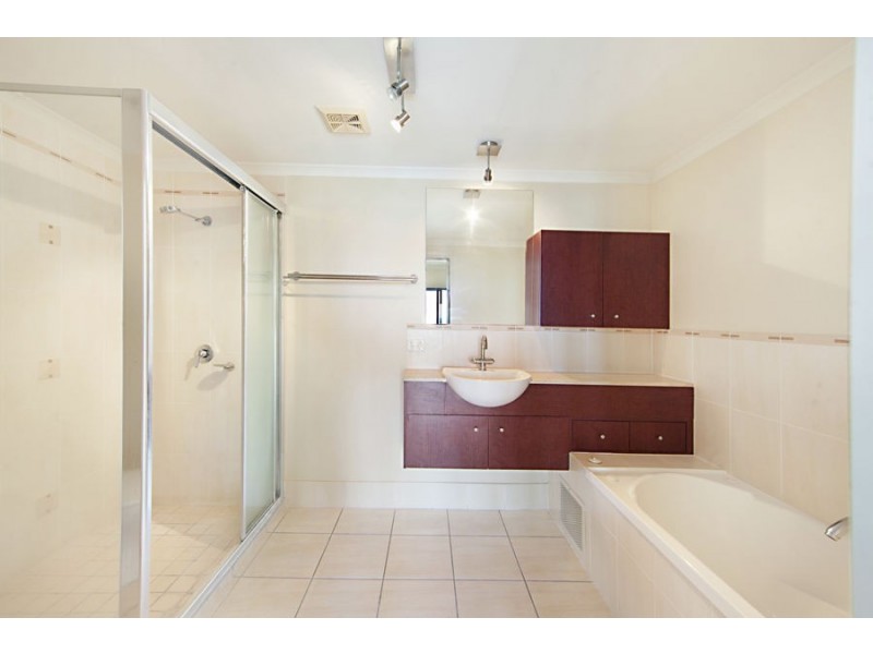 4/2A Cleveland Terrace, Townsville City QLD 4810