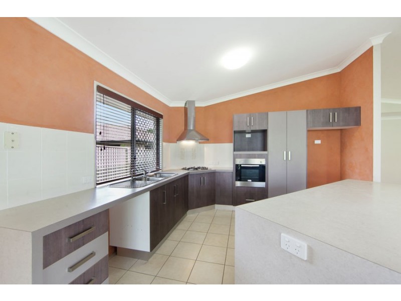 38 Dungurra Place, Bushland Beach QLD 4818