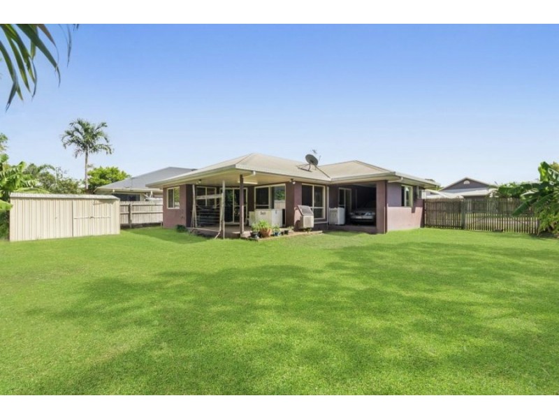 1 Greentree Circuit, Bushland Beach QLD 4818