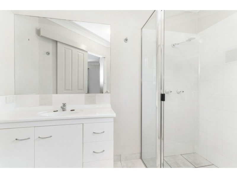 1 Greentree Circuit, Bushland Beach QLD 4818