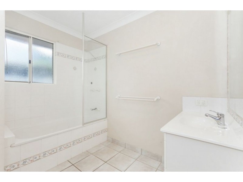 1 Greentree Circuit, Bushland Beach QLD 4818