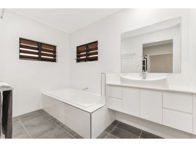 15 Greenbank Pocket, Idalia QLD 4811