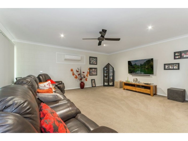 18 Donostia Crescent, Bushland Beach QLD 4818