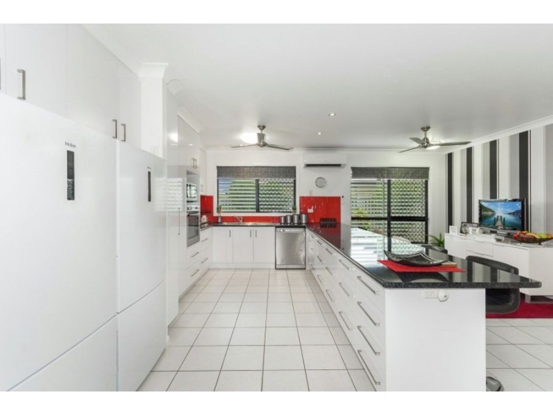 18 Donostia Crescent, Bushland Beach QLD 4818