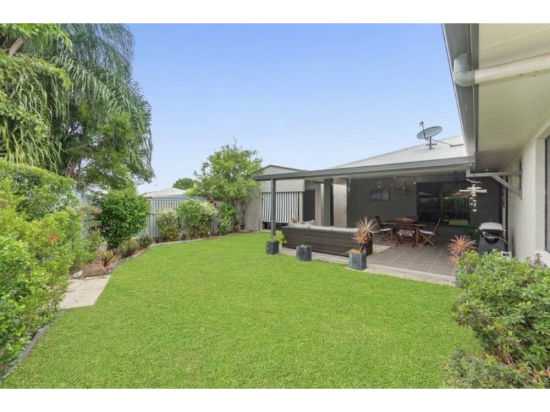 18 Donostia Crescent, Bushland Beach QLD 4818