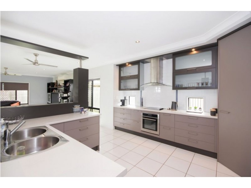 13 Helvellyn Street, Bushland Beach QLD 4818