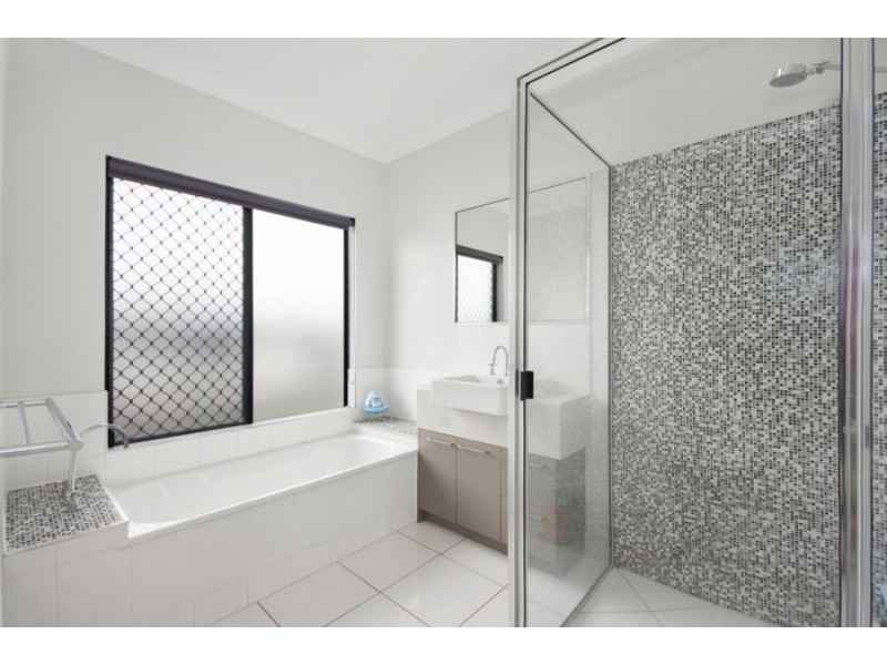 13 Helvellyn Street, Bushland Beach QLD 4818