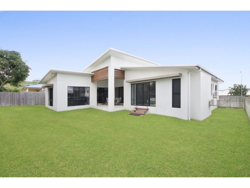 13 Helvellyn Street, Bushland Beach QLD 4818