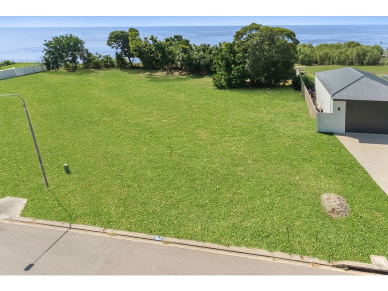 14 Waterview Drive, Bushland Beach QLD 4818