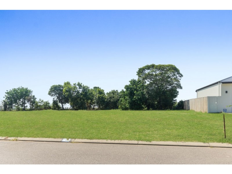 14 Waterview Drive, Bushland Beach QLD 4818
