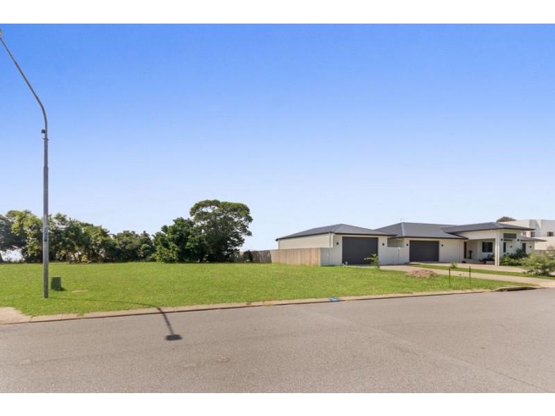 14 Waterview Drive, Bushland Beach QLD 4818