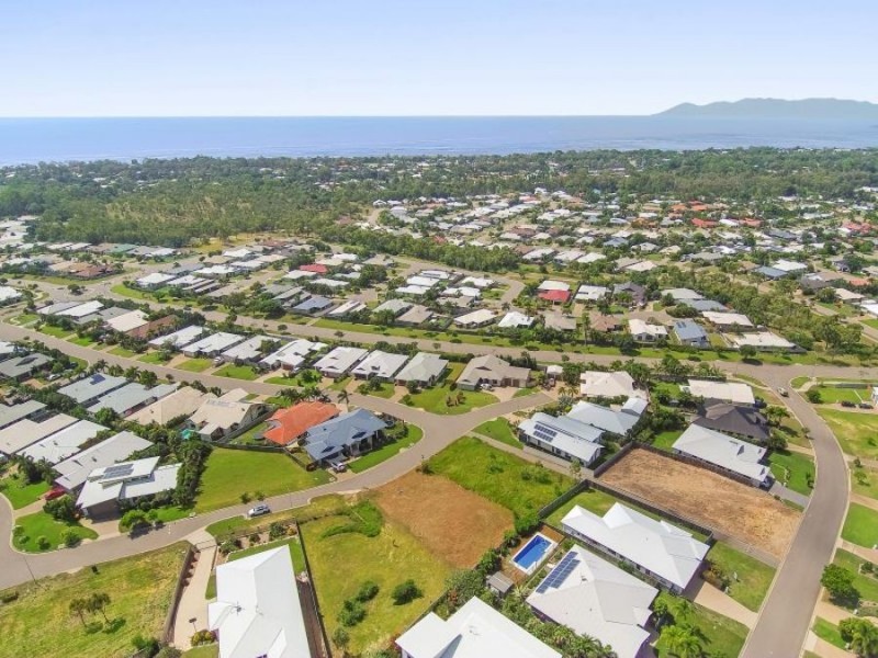 35 Shutehaven Circuit, Bushland Beach QLD 4818