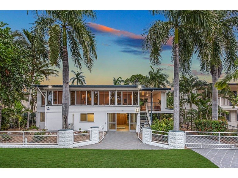20 Palm Street, Rowes Bay QLD 4810