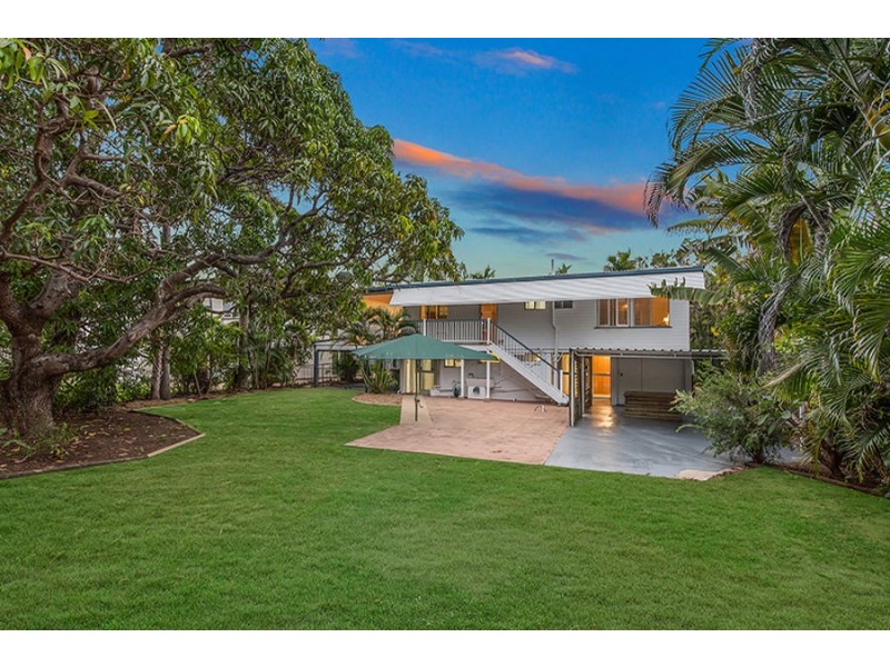 20 Palm Street, Rowes Bay QLD 4810