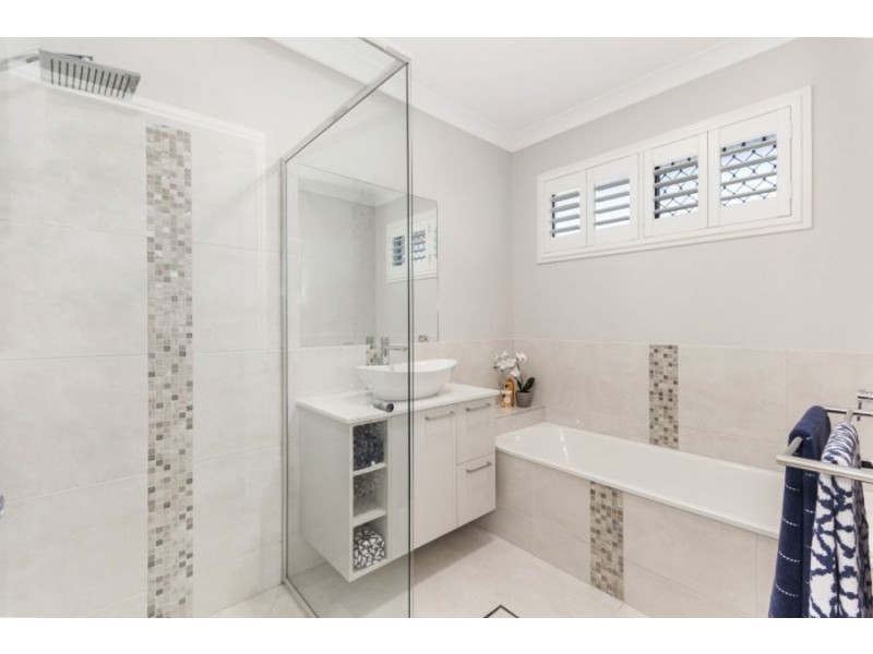 17 Holbourne Street, Bushland Beach QLD 4818