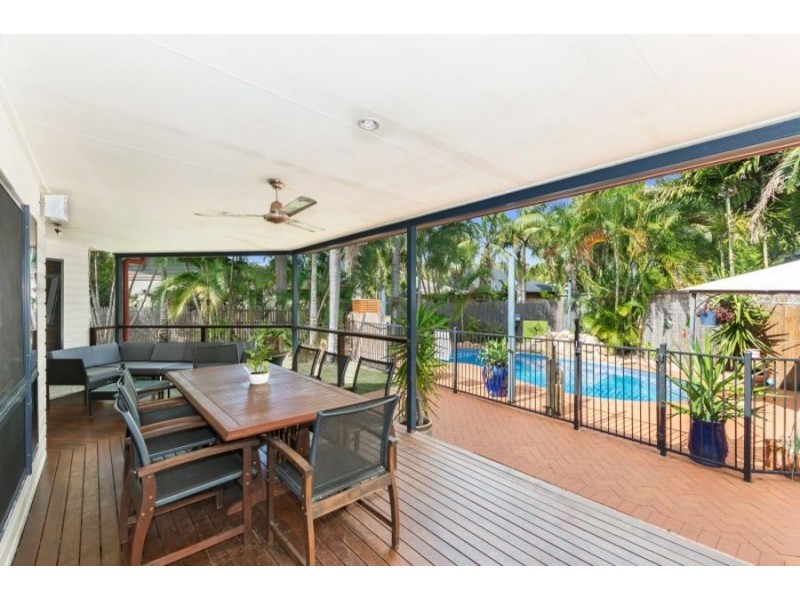 1 Marita Court, Bushland Beach QLD 4818