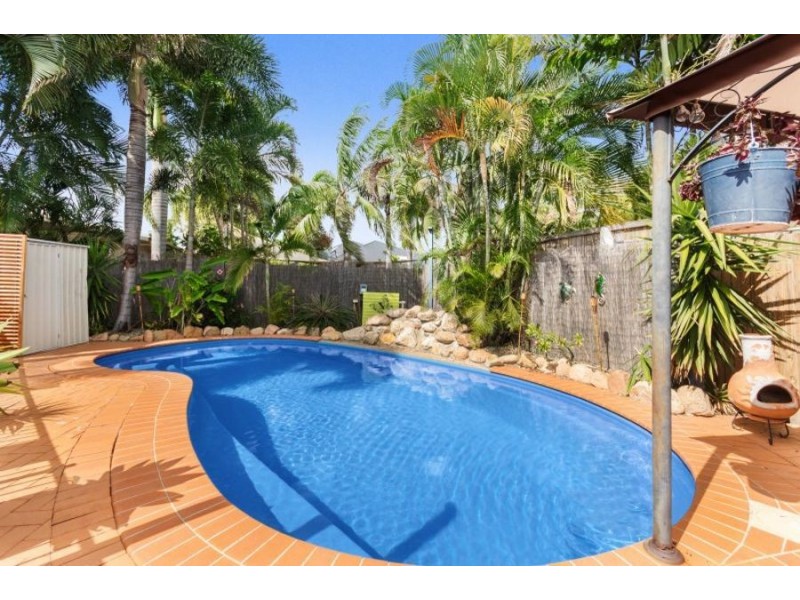1 Marita Court, Bushland Beach QLD 4818
