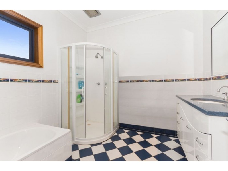 1 Marita Court, Bushland Beach QLD 4818