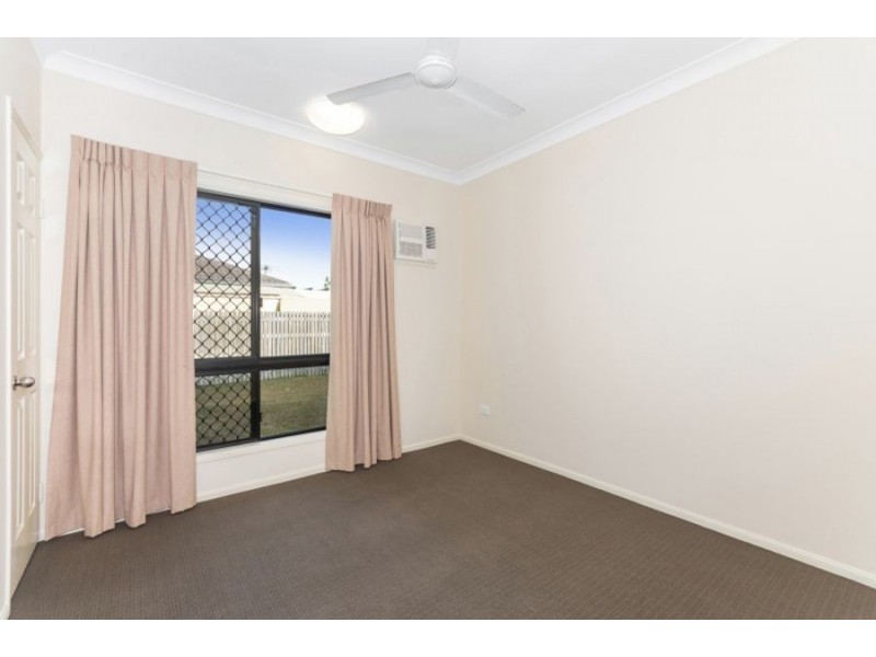 8 Daintree Drive, Bushland Beach QLD 4818