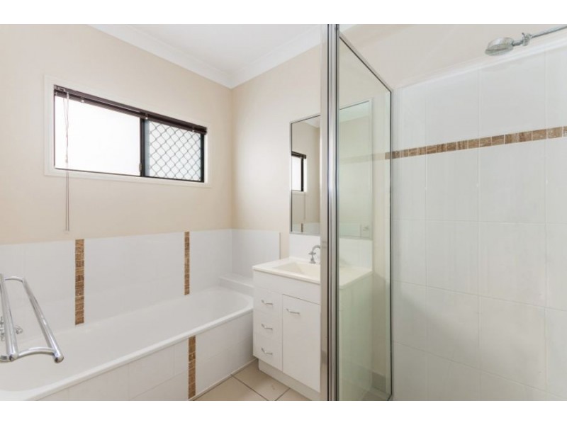 8 Daintree Drive, Bushland Beach QLD 4818