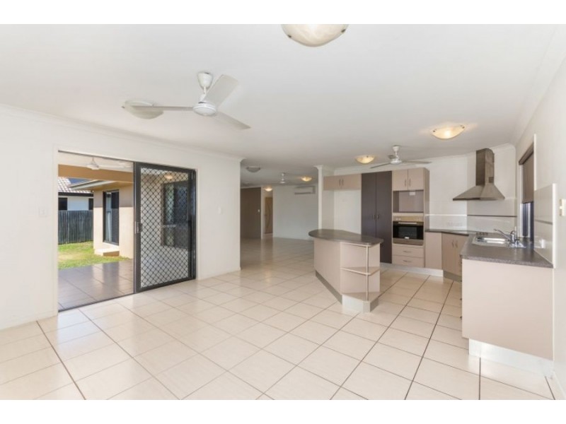 28 Hillock Crescent, Bushland Beach QLD 4818