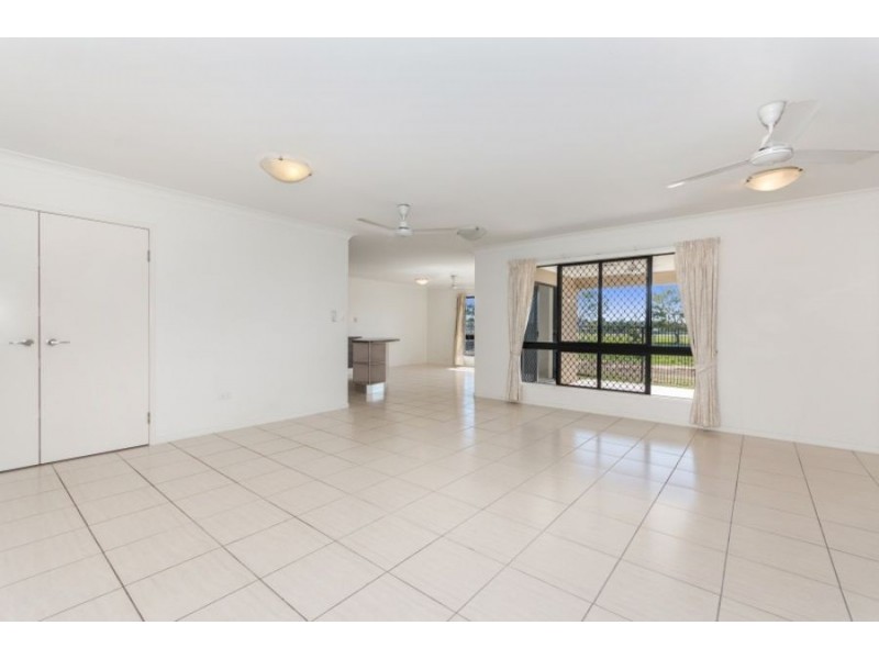 28 Hillock Crescent, Bushland Beach QLD 4818
