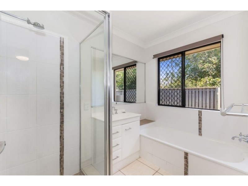 28 Hillock Crescent, Bushland Beach QLD 4818