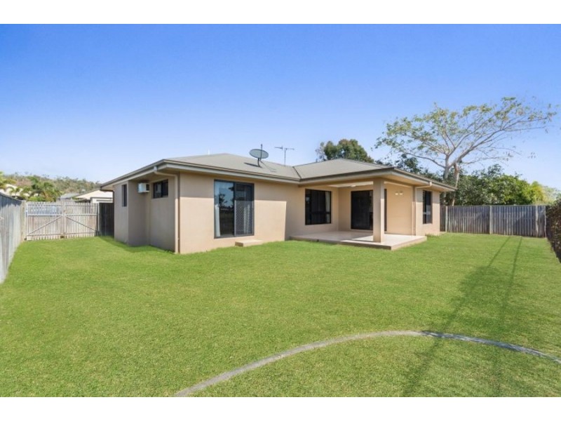 28 Hillock Crescent, Bushland Beach QLD 4818