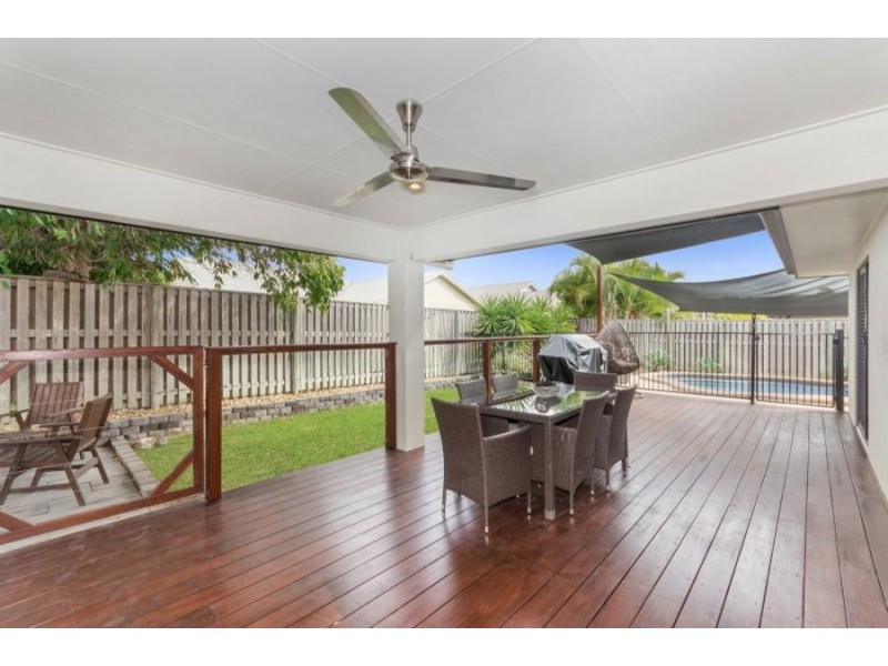 8 Bronte Court, Bushland Beach QLD 4818