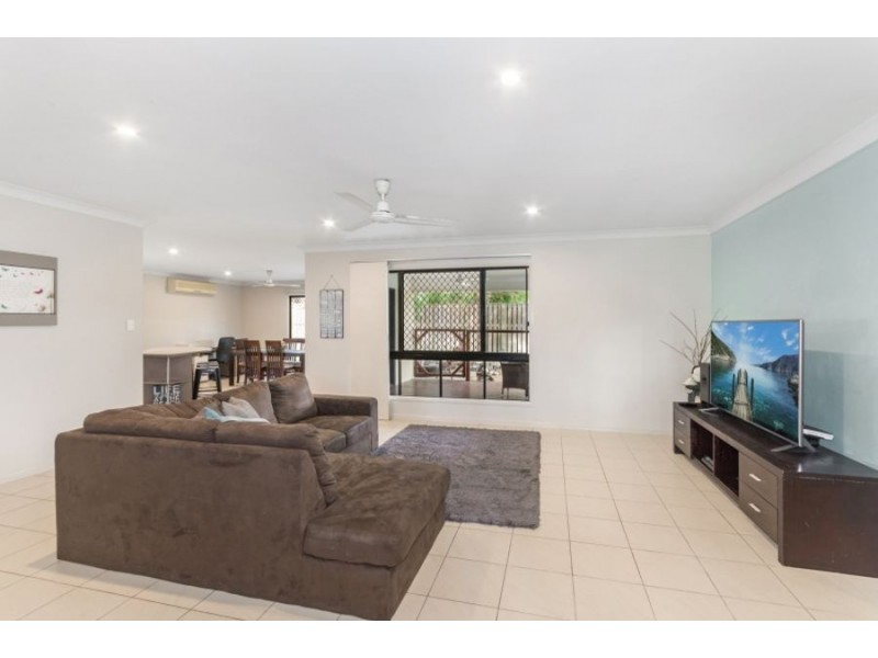 8 Bronte Court, Bushland Beach QLD 4818