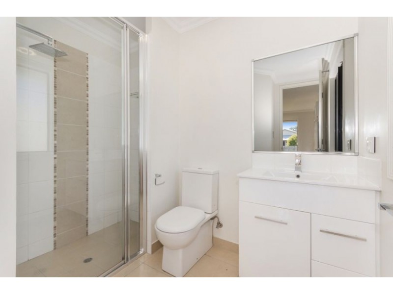 1 Lochern Way, Bushland Beach QLD 4818