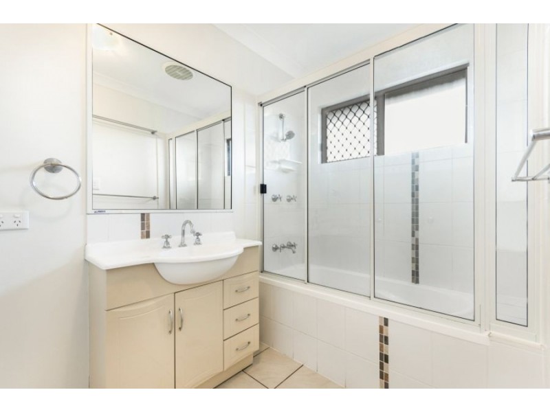 28 Eungella Court, Bushland Beach QLD 4818