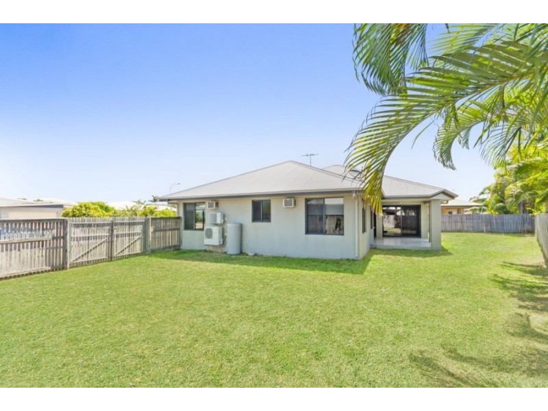 11 Bronte Court, Bushland Beach QLD 4818