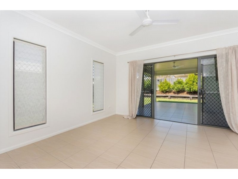33 Hillock Crescent, Bushland Beach QLD 4818