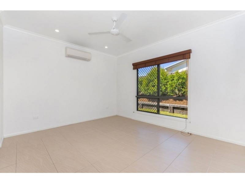 33 Hillock Crescent, Bushland Beach QLD 4818