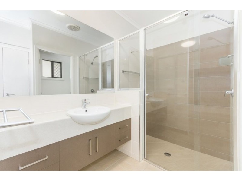 33 Hillock Crescent, Bushland Beach QLD 4818