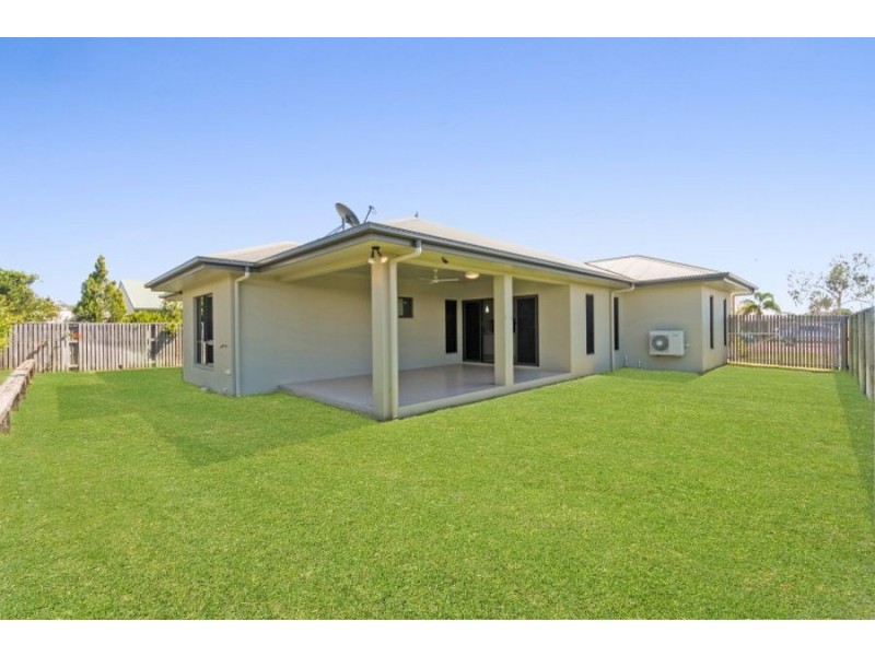 33 Hillock Crescent, Bushland Beach QLD 4818