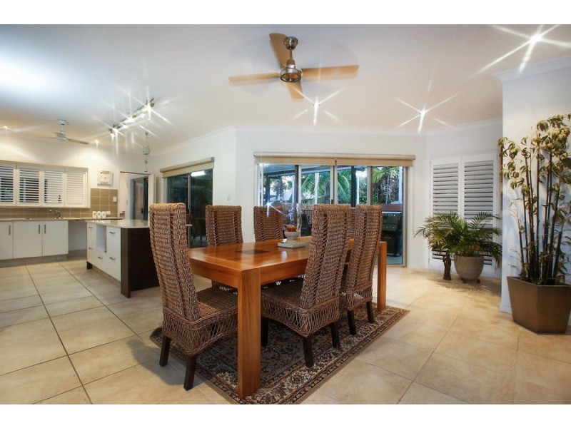 2 Marita Court, Bushland Beach QLD 4818