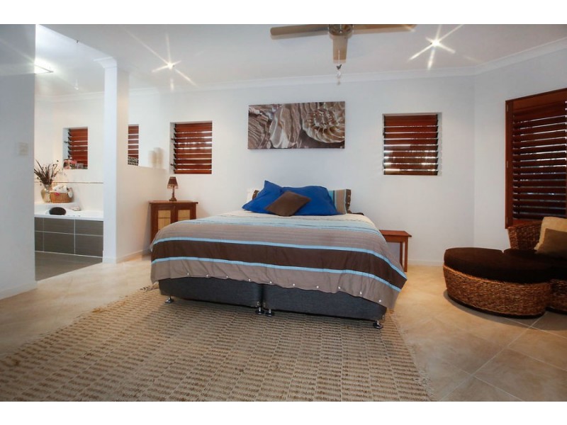 2 Marita Court, Bushland Beach QLD 4818