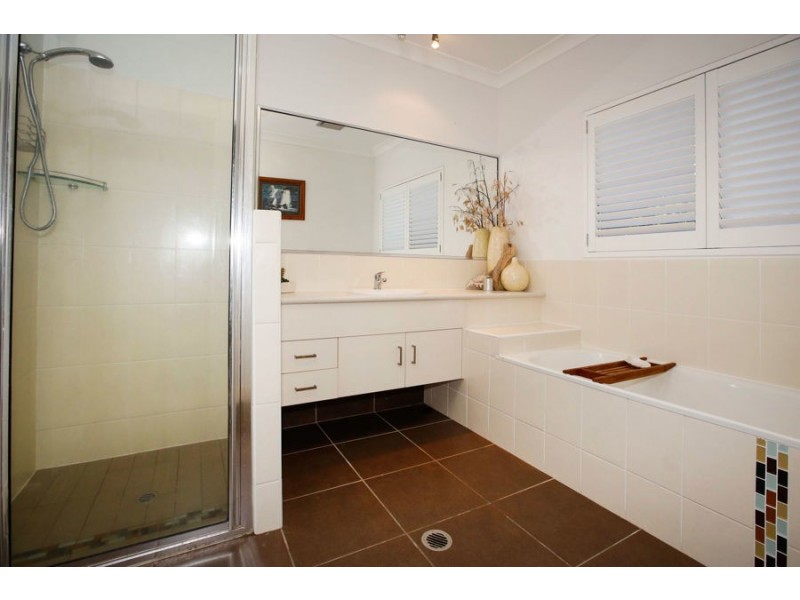 2 Marita Court, Bushland Beach QLD 4818